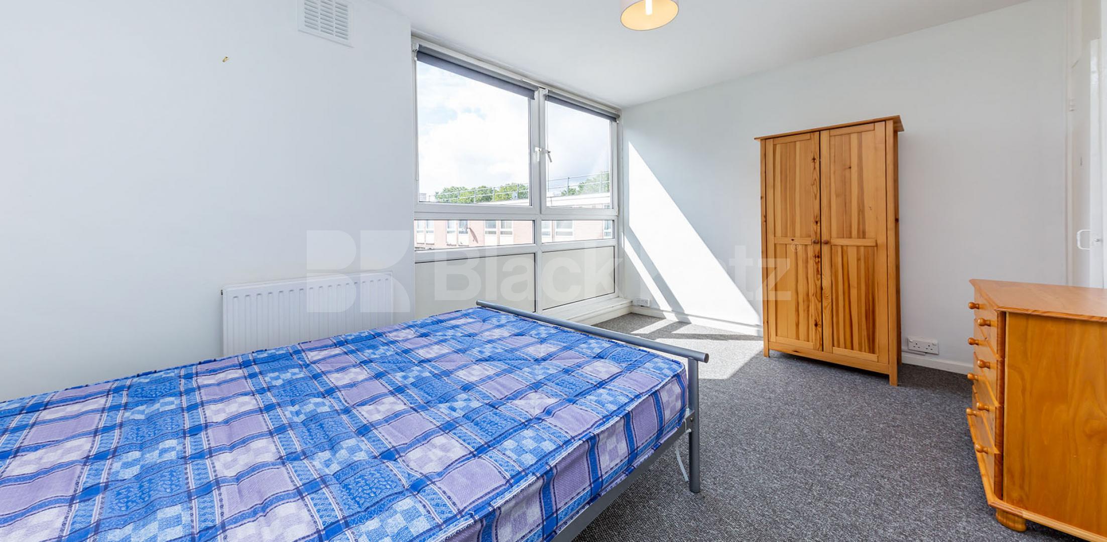 			LARGE 3 /4 BED IN EUSTON!, 4 Bedroom, 1 bath, 1 reception Flat			 Compton Close, EUSTON / CAMDEN